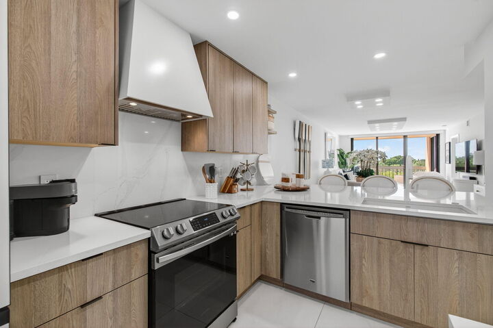 Property Photo:  600 Egret Circle 7501  FL 33444 