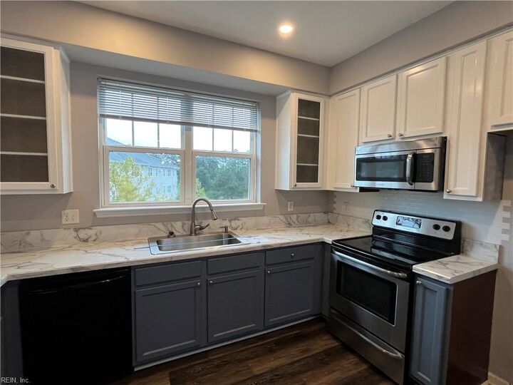 Property Photo: 4316 Hillingdon Bnd 302 VA 23321