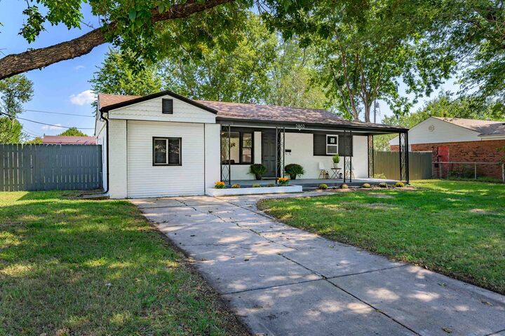 Property Photo:  2802 S Laura Ave  KS 67216-1363 