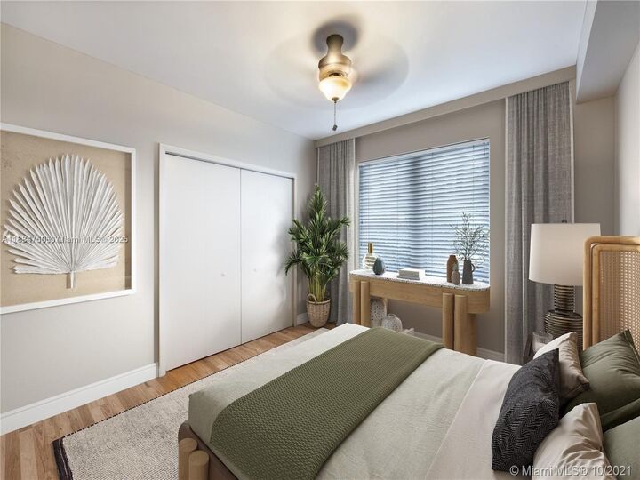 Property Photo: 1018 Meridian Ave 4 FL 33139