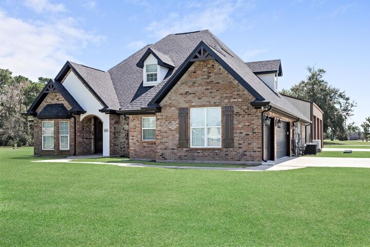 Property Photo:  1800 Summerville Ln.  TX 77630 
