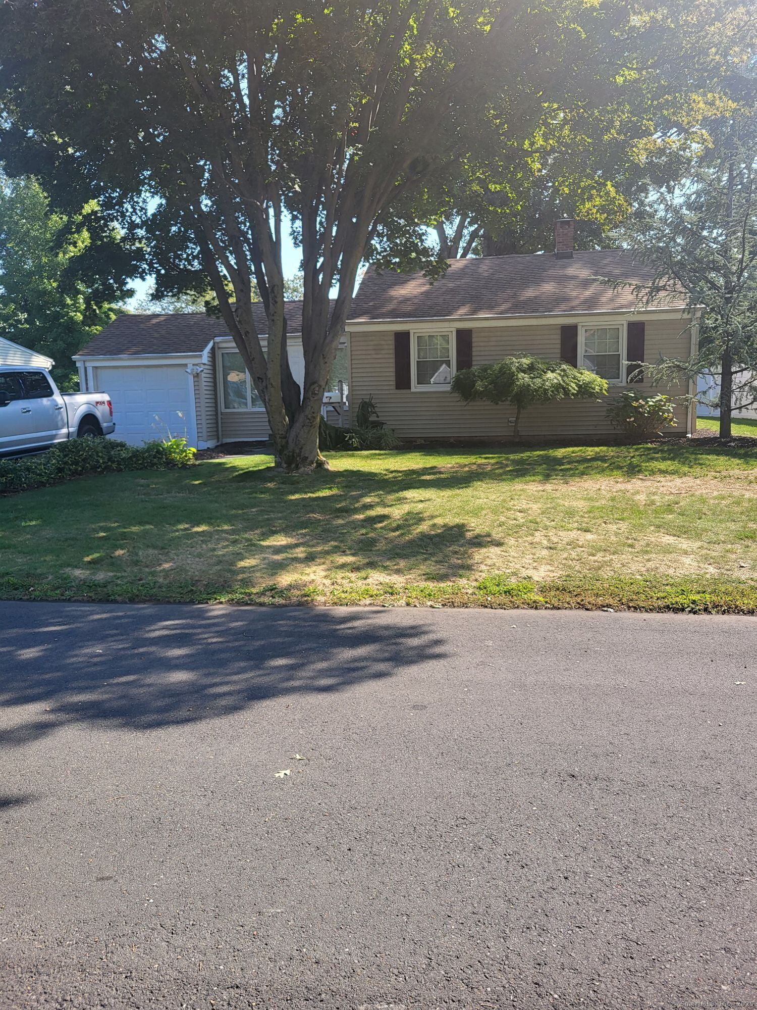 Property Photo:  17 Oakwood Manor  CT 06416 