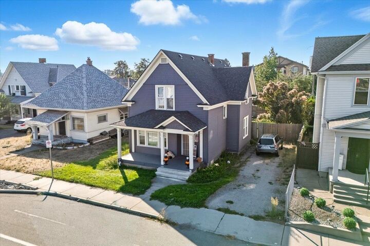Property Photo:  914 E Indiana Ave  WA 99207 