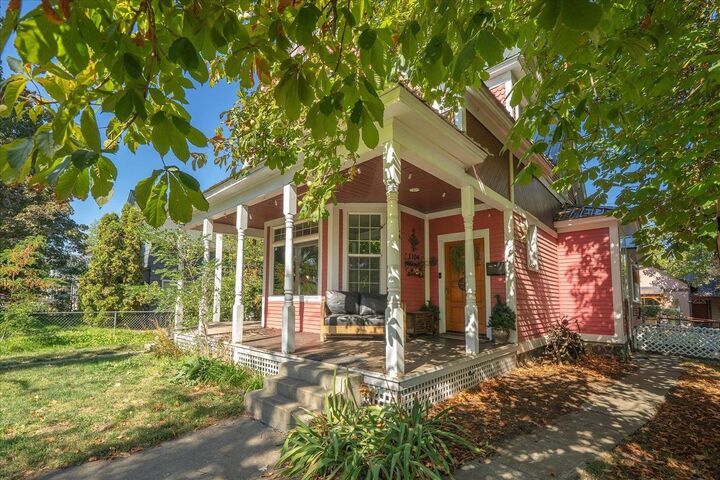 Property Photo:  1104 W Maxwell Ave  WA 99201 