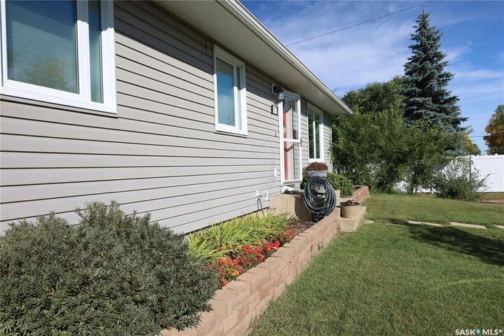 Property Photo:  101 3rd Street W  SK S0K 2K0 
