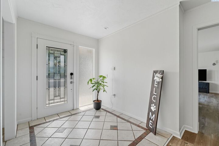 Property Photo: 1308 Swift Blvd WA 99352