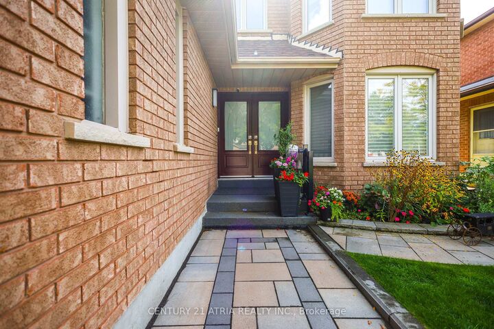 Photo de la propriété:  36 Dorothy Britton Drive  ON L3S 3J3 