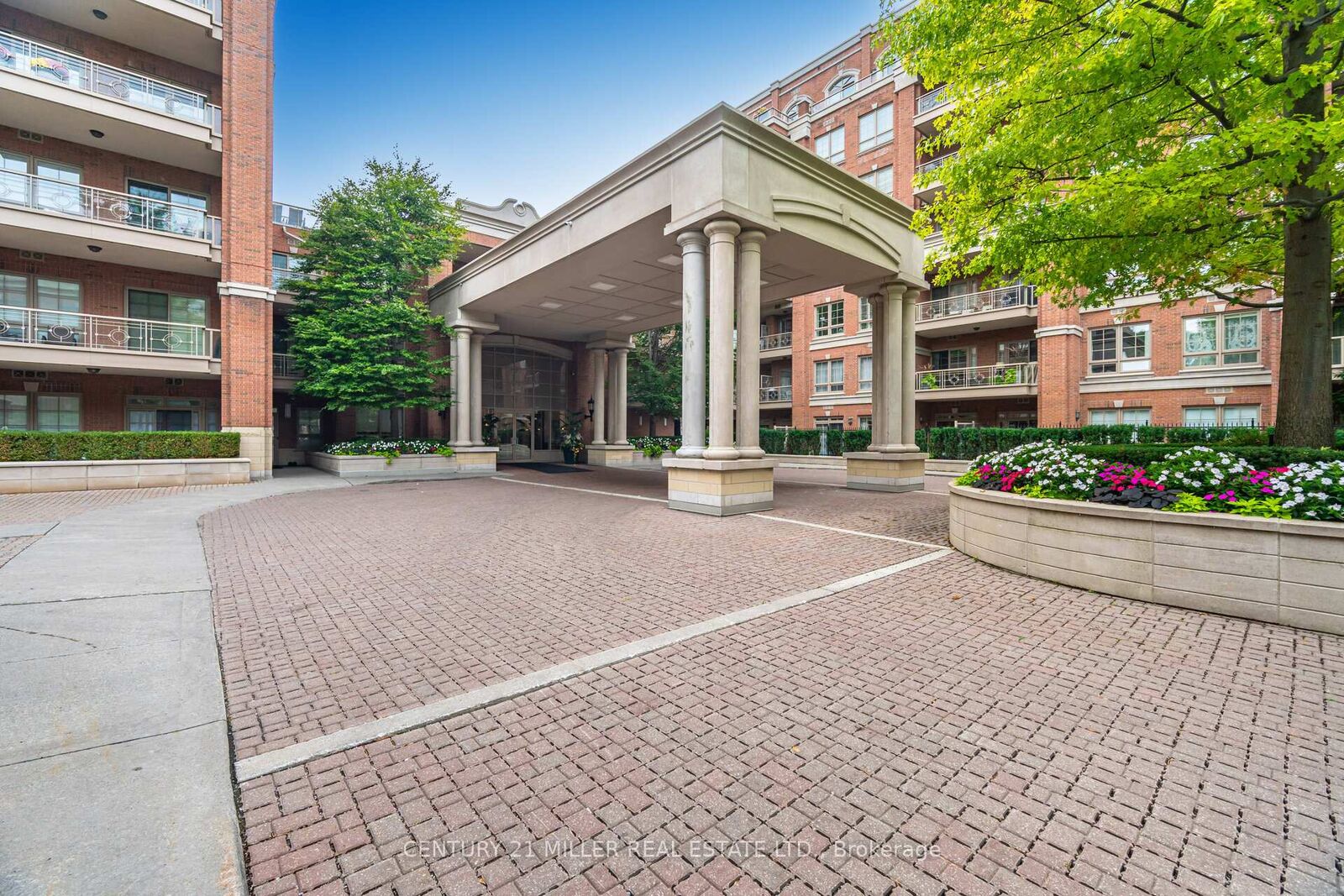 Property Photo:  21 Burkebrook Place 515  ON M4G 0A2 