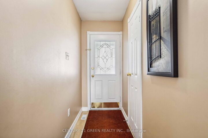 Photo de la propriété:  662 Grandview Drive Main &Amp 2nd Floor  ON L1H 8J3 