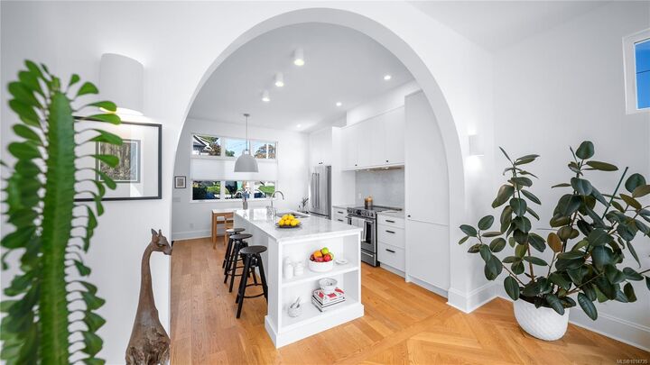 Property Photo:  230 Wilson St 24  BC V9A 3G2 