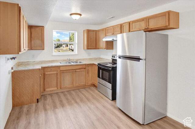 Property Photo:  3321 S Valcrest Dr  UT 84119 