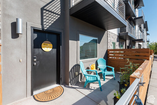 Property Photo: 2211 N 525 W UT 84041