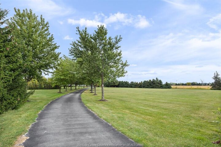 Photo de la propriété: 1864 Lakeshore Rd 123 ON N0R 1V0