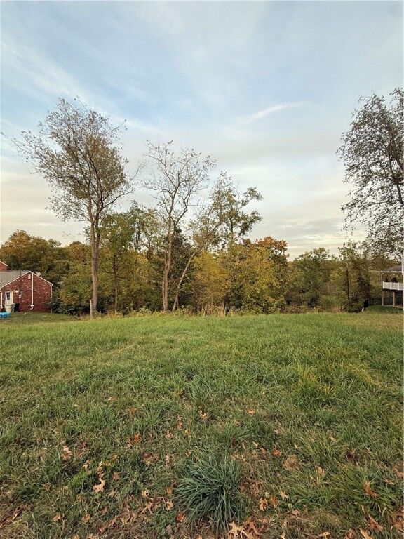 Property Photo: 140 Lakeview Dr PA 15317