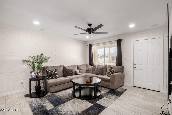 Property Photo:  433 E Taylor Street  AZ 85288 