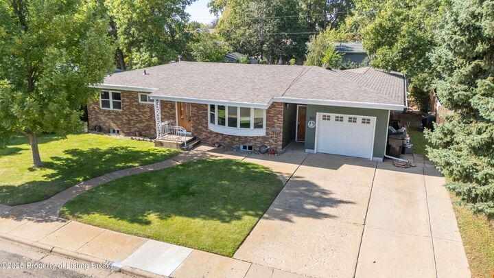 801 10th Avenue W  Dickinson ND 58601 photo