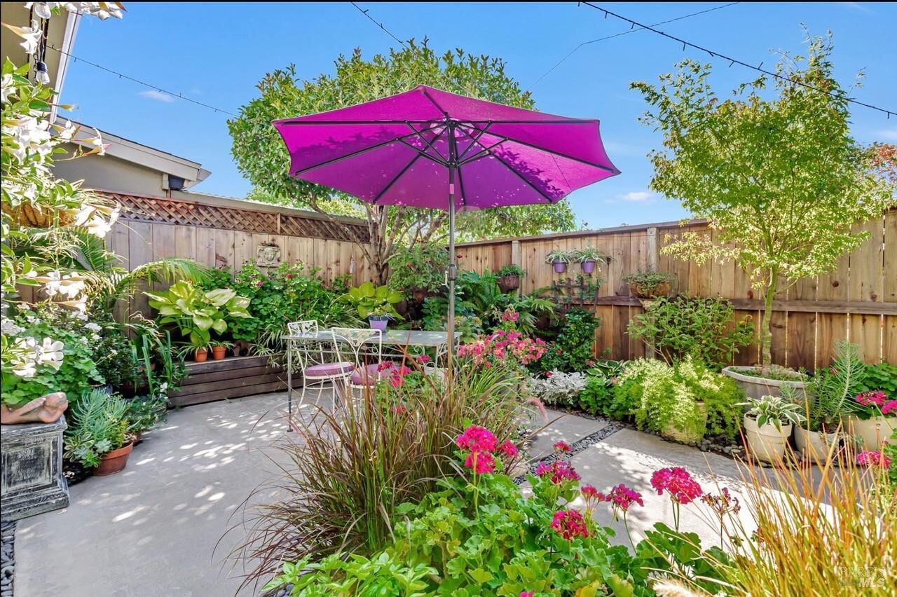 Property Photo:  1060 Los Gamos Road F  CA 94903 
