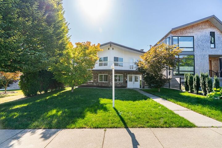 Photo de la propriété: 4346 Dundas Street BC V5C 1B3