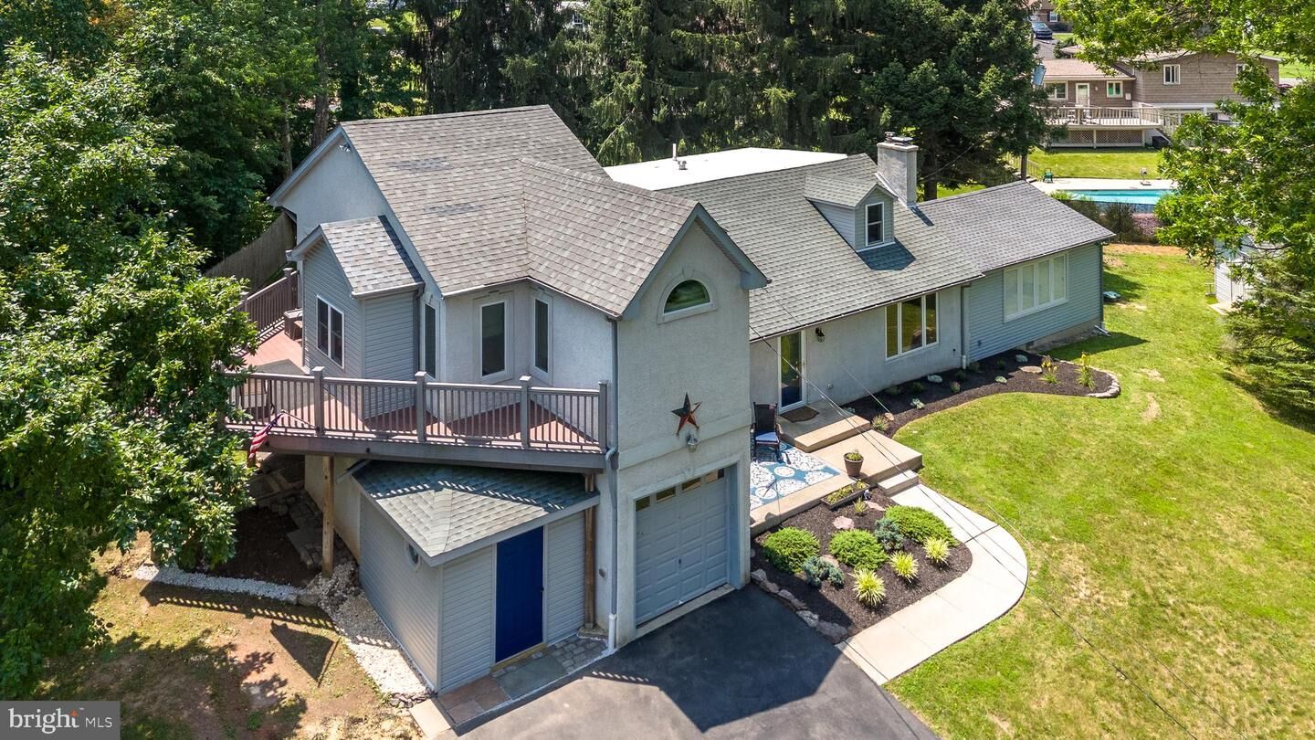 Property Photo:  950 Manor Lane  PA 18966 
