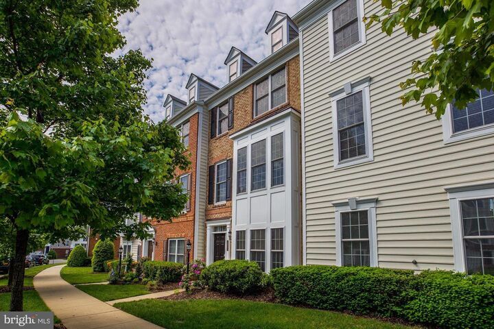 Property Photo:  14580 Crossfield Way 89A  VA 22191 