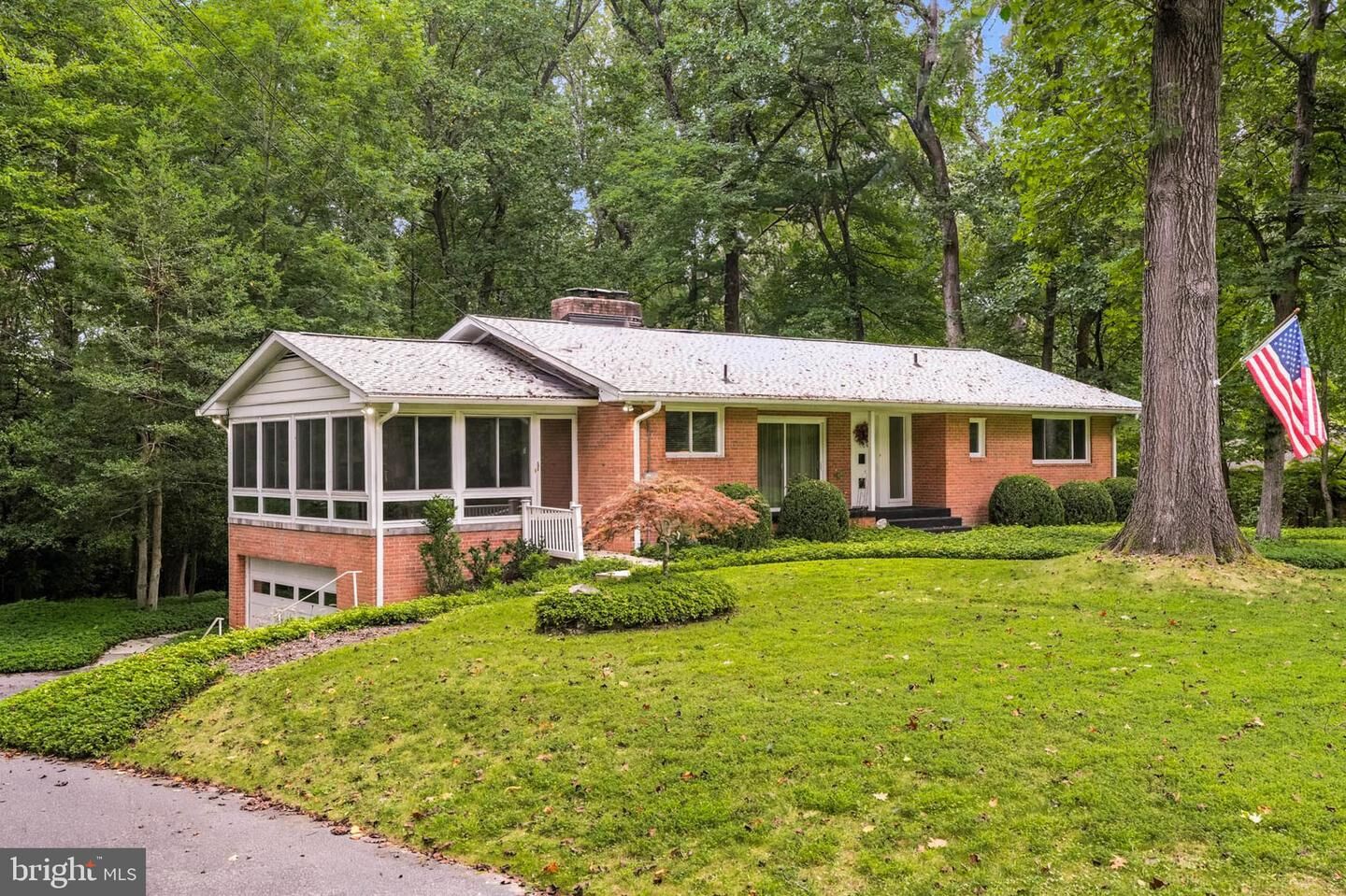 Property Photo: 213 Stonington Road MD 20902