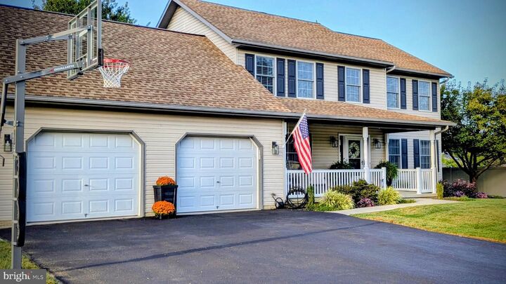 Property Photo:  10 Manor Drive  PA 17042 