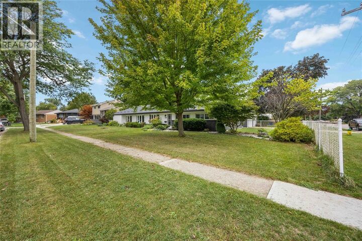 Property Photo:  910 Charlesworth Street  ON N7V 2S2 