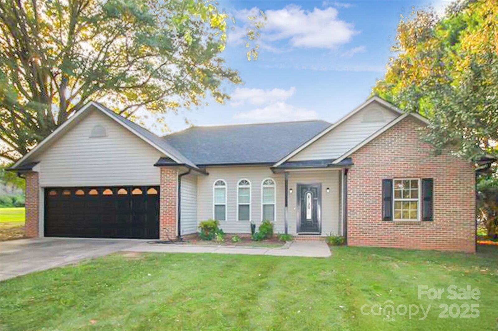 Property Photo:  335 Sunrise Circle  NC 28150 