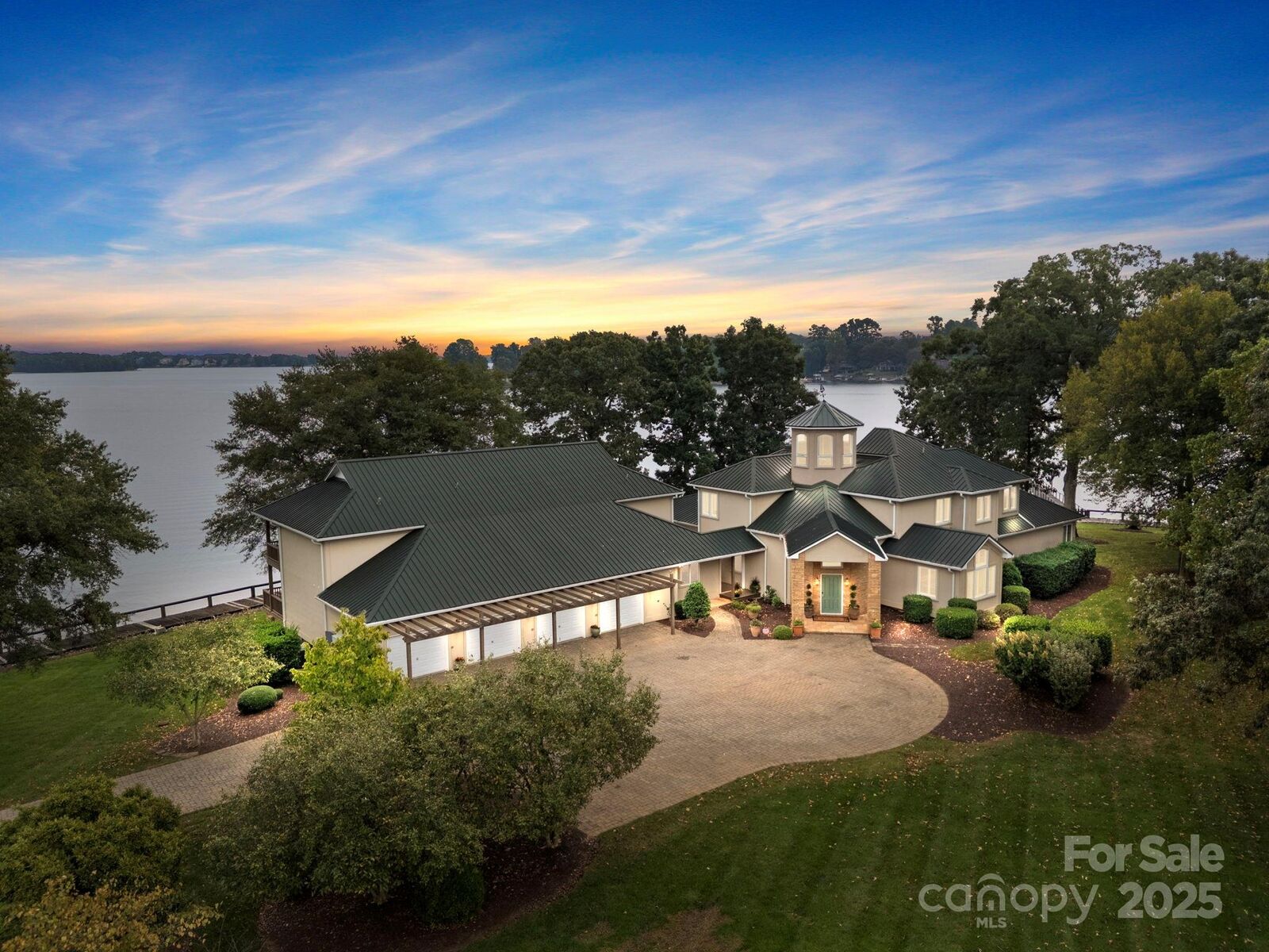 Property Photo: 1890 Yacht Club Drive NC 28037