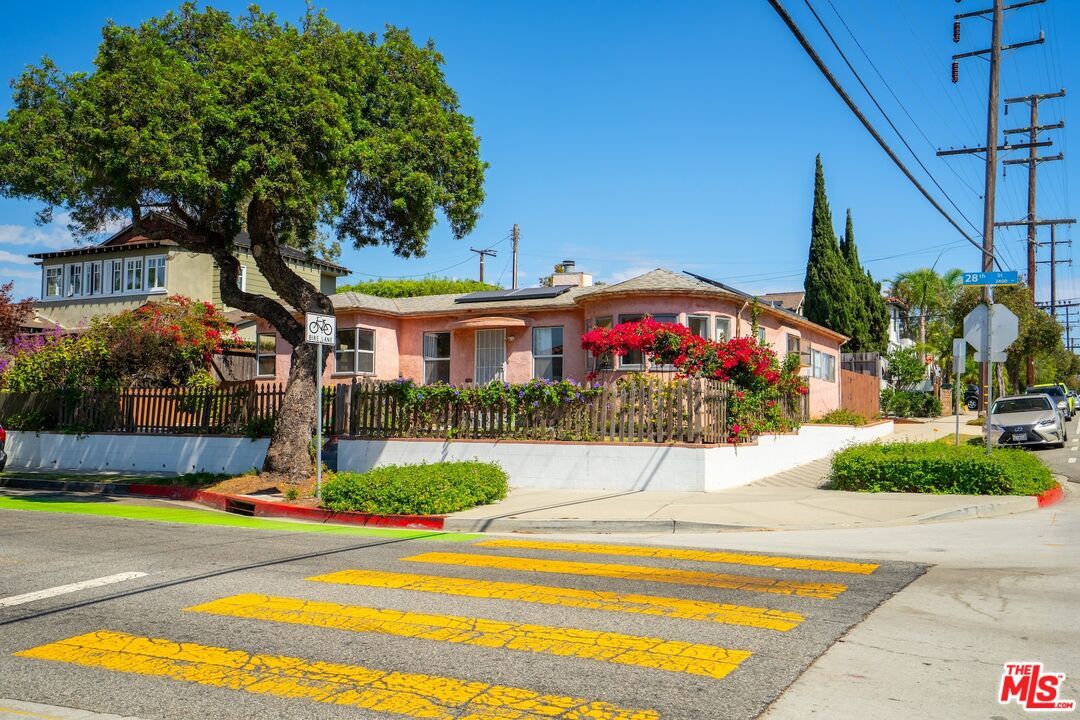 Property Photo:  2417 28th St  CA 90405 