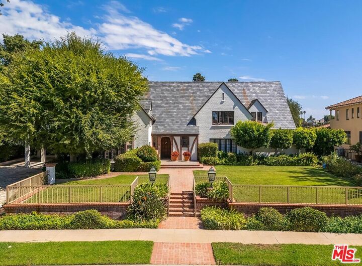 138 S Hudson Pl  Los Angeles CA 90004 photo