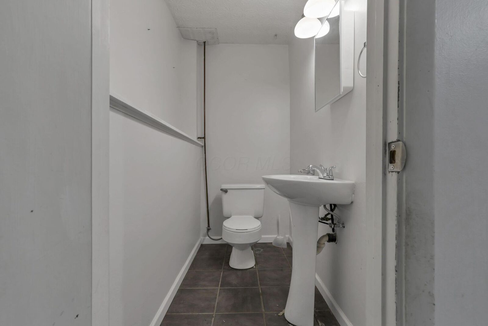 Property Photo: 1017 Newfields Lane OH 43081