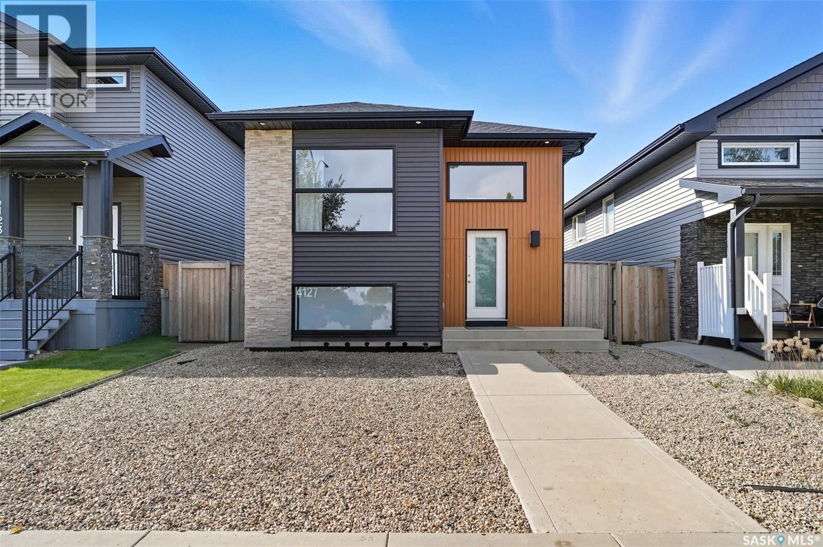 Property Photo:  4127 33rd Street W  SK S7R 0M4 
