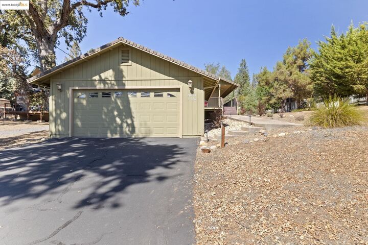 Property Photo: 20631 Nob Hill Cir CA 95321