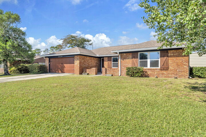 Property Photo: 2005 Plumosa Palm Drive FL 32578