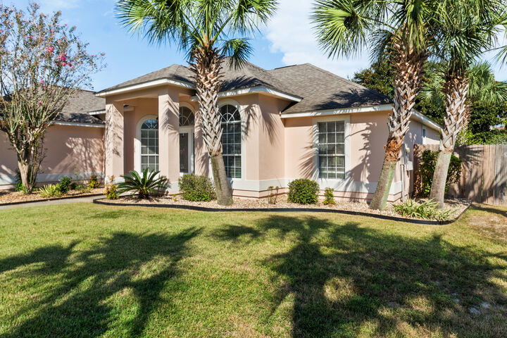 1908 Rue La Fountaine  Navarre FL 32566 photo