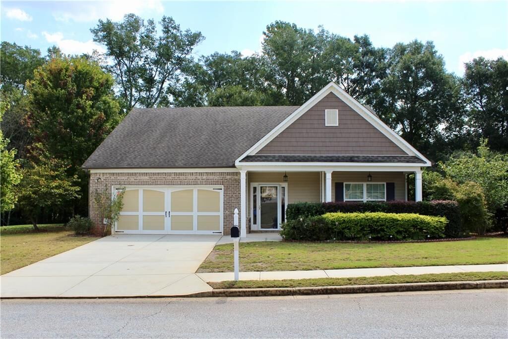 Property Photo: 855 Ideal Place GA 30680