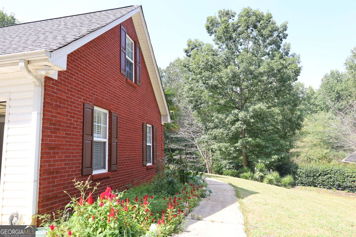 Property Photo:  25 Castlehill Court  GA 30016 