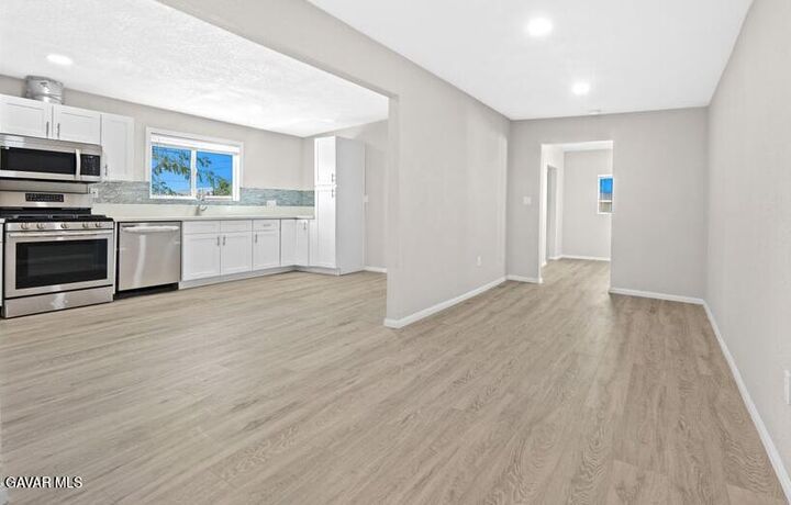 Property Photo:  2050 Poplar Street  CA 93560 