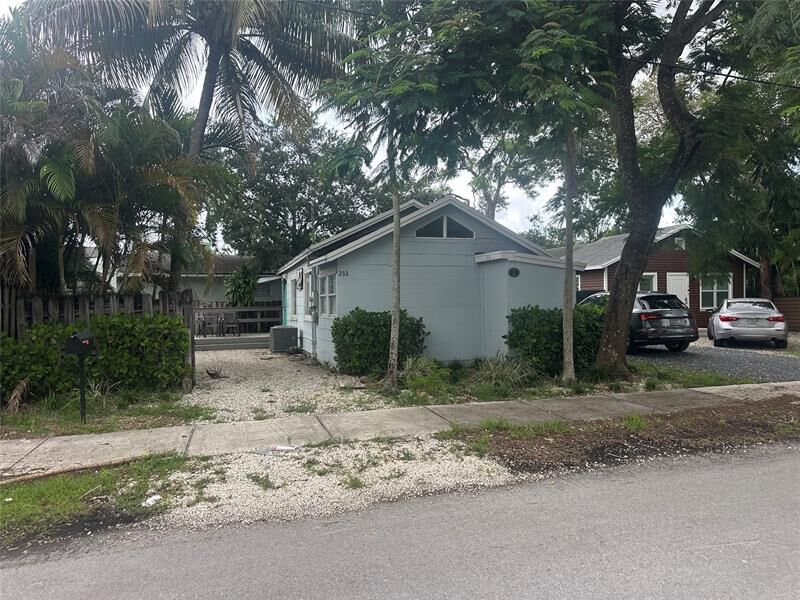 Property Photo:  232 Seminole Ave  FL 33312 