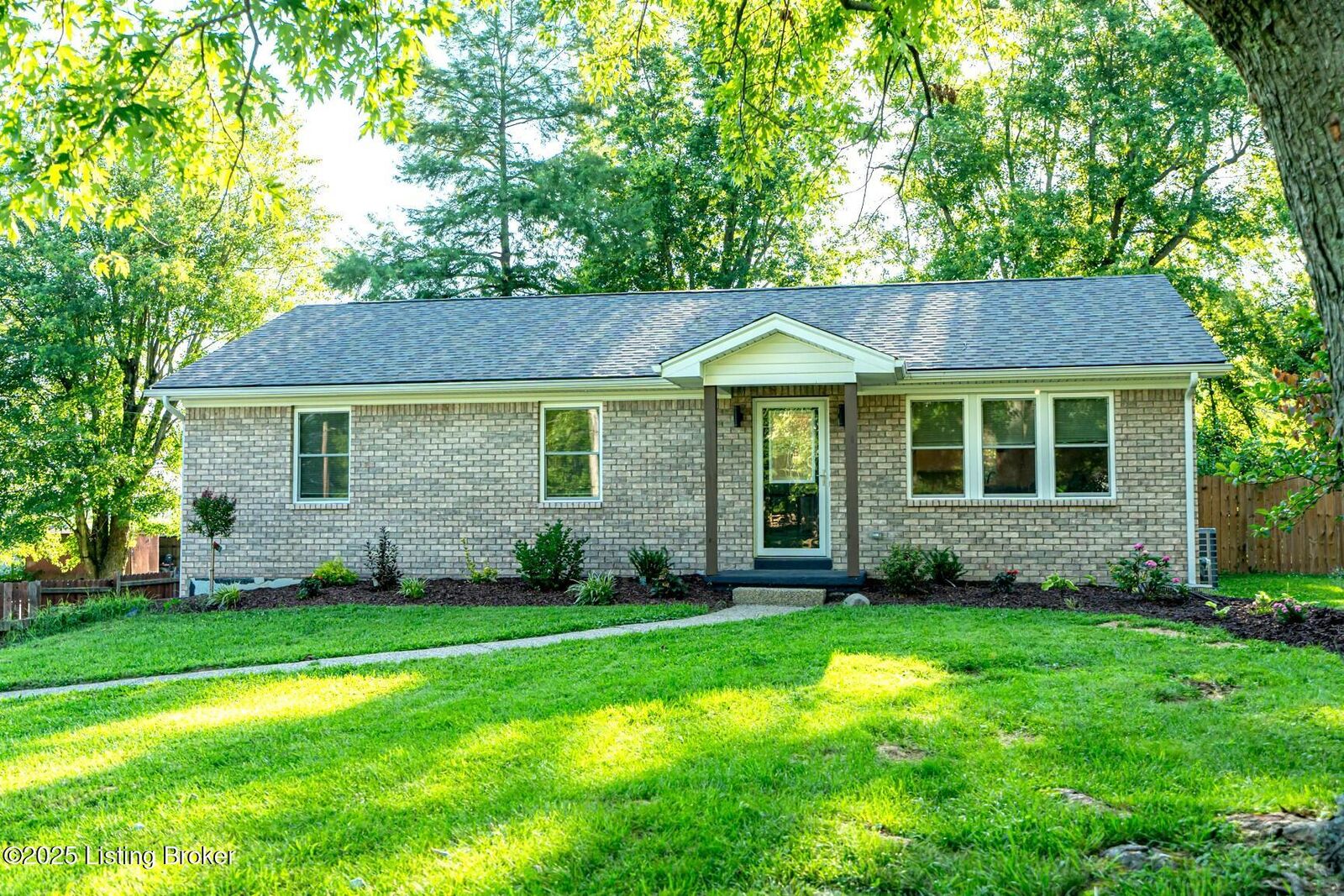 Property Photo: 773 Ardmore Ln KY 40065