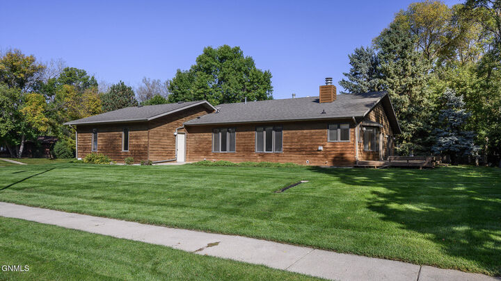 Property Photo:  1881 Bonn Boulevard  ND 58504 