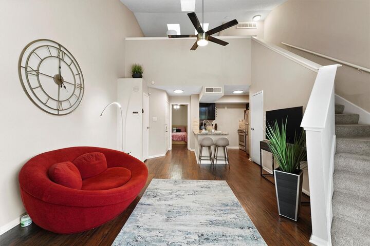 Property Photo: 10855 Meadowglen Lane 729 TX 77042