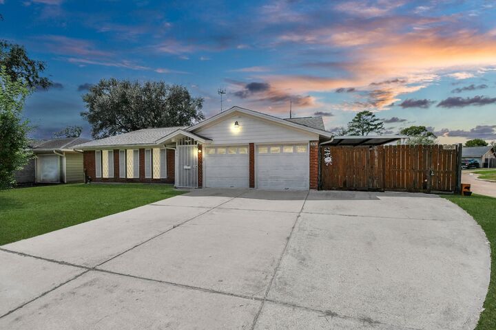 530 Westshire Drive  Houston TX 77013 photo