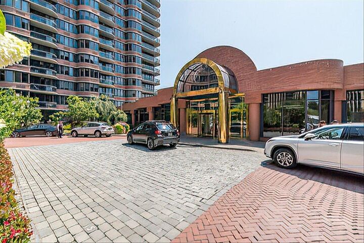 Property Photo:  100 Carlyle Dr 3mn  NJ 07010 