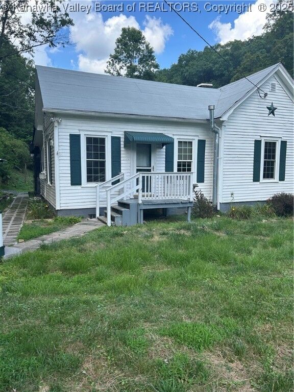 Property Photo:  209 Dewberry Lane  WV 25313 