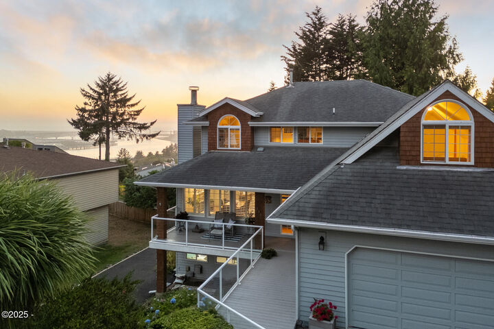 Property Photo:  136 SE Larch Street  OR 97365 