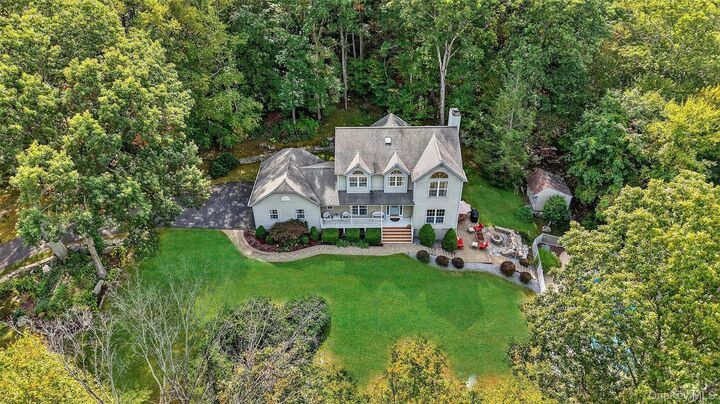 Property Photo:  6 Woodcliff Drive  NY 12582 