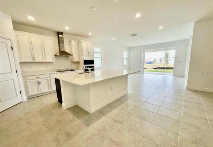 Property Photo: 19331 Banfield Place FL 32827