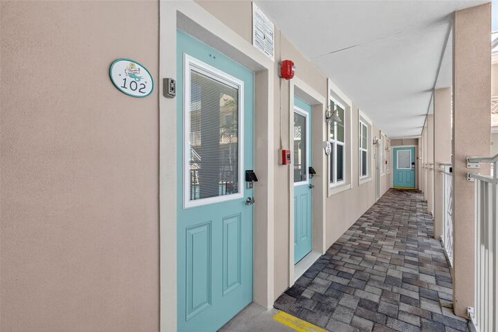 Property Photo:  530 Mandalay Avenue 102  FL 33767 